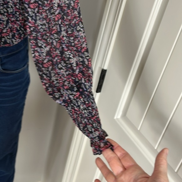 EVEREVE Scarlett Gathered Mock Neck Floral Keyhole Back Blouse Top Sz S - Picture 5 of 13